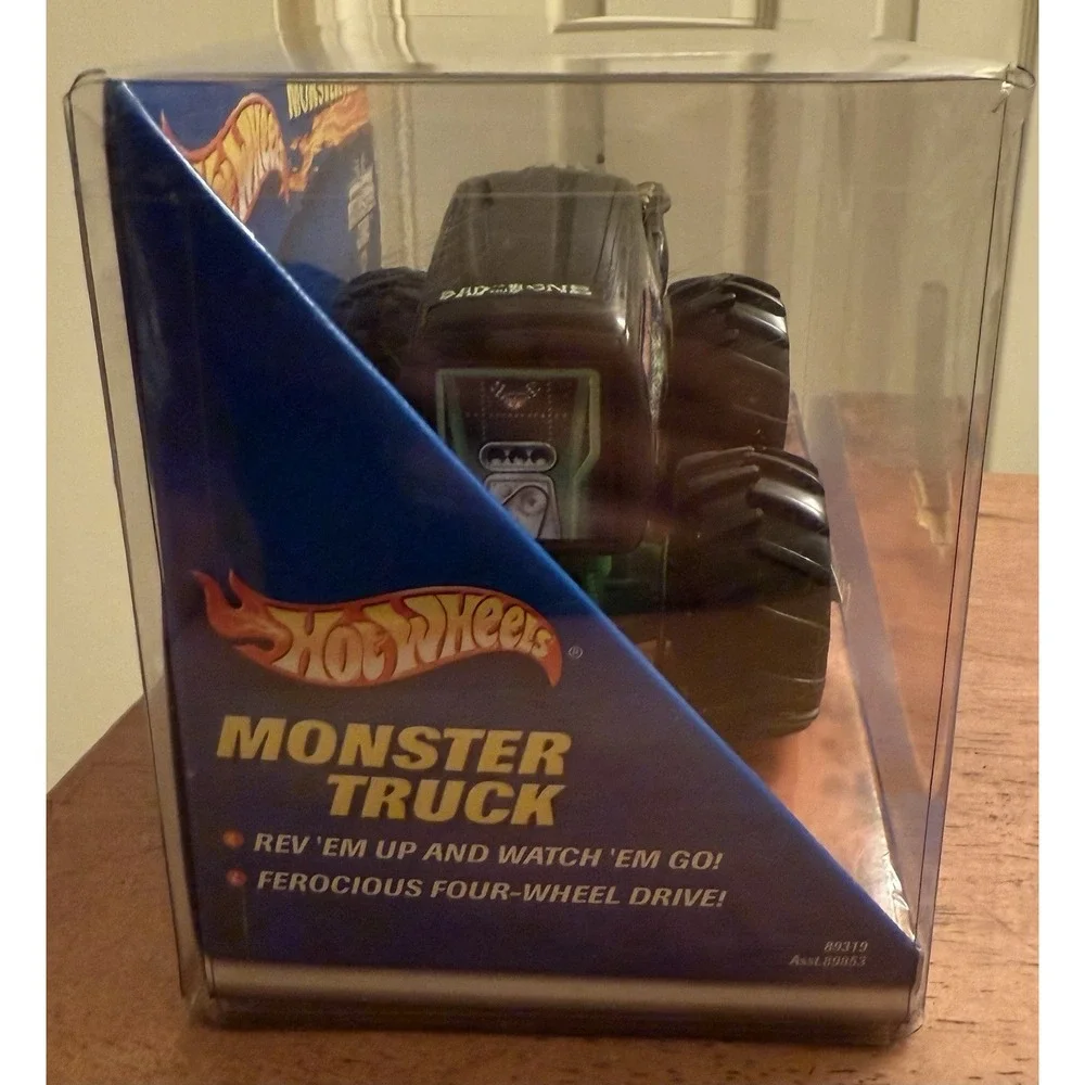 Hot Wheels Monster Jam Truck Gravedigger Rev N Go 1/43 Mattel New In Box‎ 2000